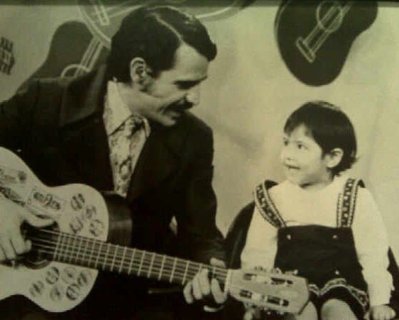 “Mi papá no se quitó la vida, se quitó la muerte”, dijo Vanessa Bauche al periodista Gustavo Adolfo Infante al hablar del padecimiento de su padre y de las razones que lo llevaron a suicidarse.