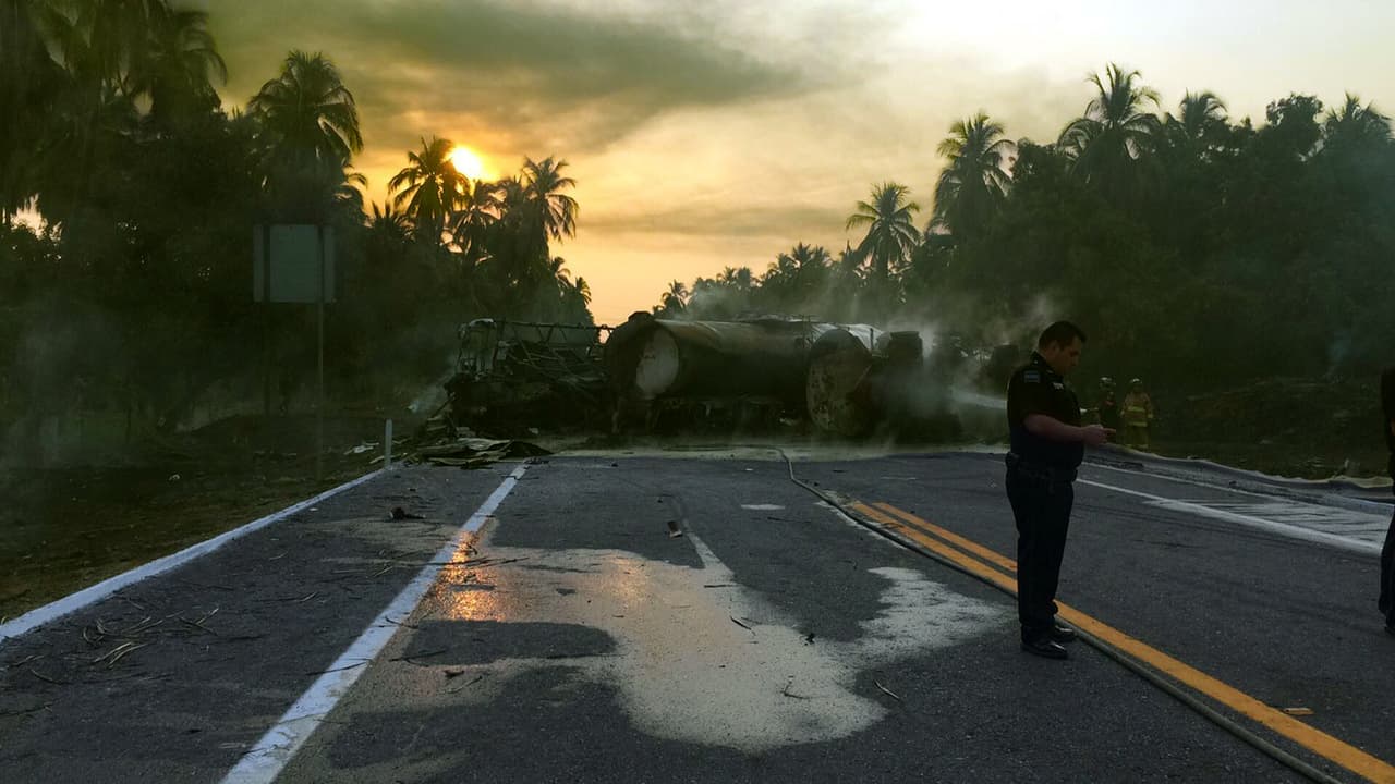 Se presume que los pasajeros del autobús se dirían a las playas de Michoacán aprovechando los días festivos de Semana Santa.