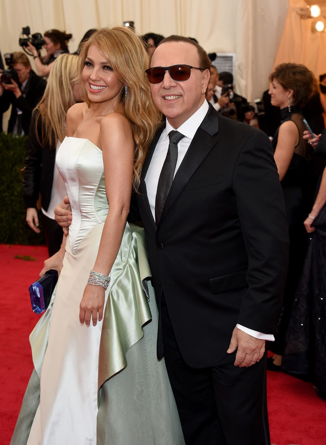 Además, resulta común que Thalía y Tommy Mottola reciban constantes invitaciones por parte de Tommy Hilfiger para asistir a diversos eventos organizados por él.