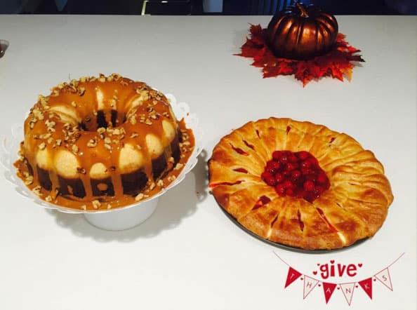 Los postres de Aníbal y Ale: chocoflan y pastel de queso con cerezas. ¡Qué rico!