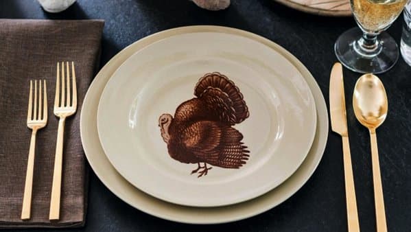 Alejandro Fernández con un pavito en su plato.