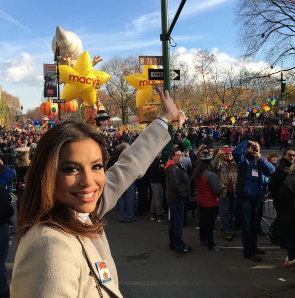 Eva Longoria disfrutó del desfile de Thanksgiving en Nueva York.