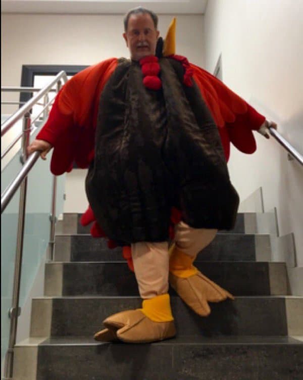Hasta Raúl de Molina se disfrazó de pavo para el show.