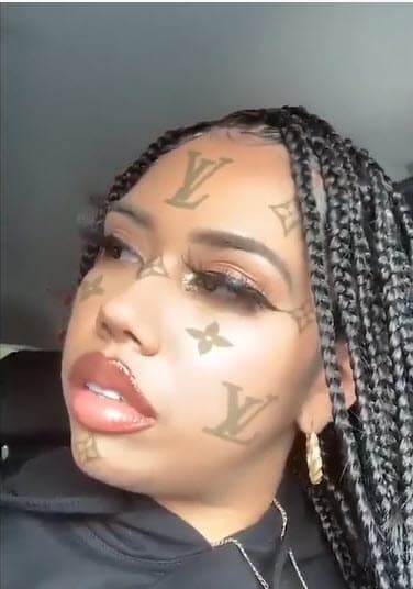 "Un agradecimiento especial al médico más iluminado de aquí, Humberto Peña. Estoy tan feliz que las palabras no pueden describirlo. Puedo decir con orgullo que soy una 'Muñeca de Peña'. Se aseguró de que todo estuviera escrito en piedra como yo quería, antes de seguir adelante. Estoy tan enamorada de mi resultado final. Amo mi nuevo cuerpo", agregó, sin mencionar la reacción que tuvo su organismo. 
<br>