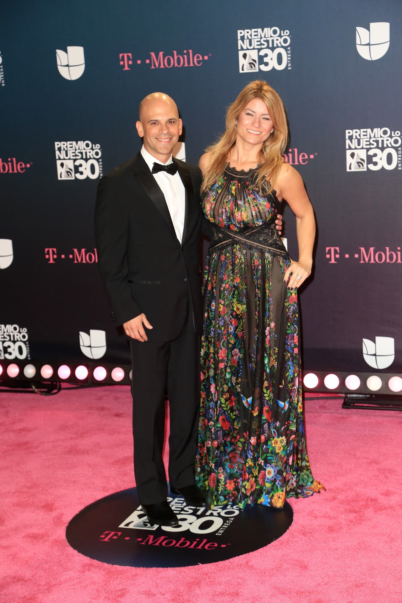 El experto en salud del show matutino disfrutó la gala número 30 acompañado de su esposa.