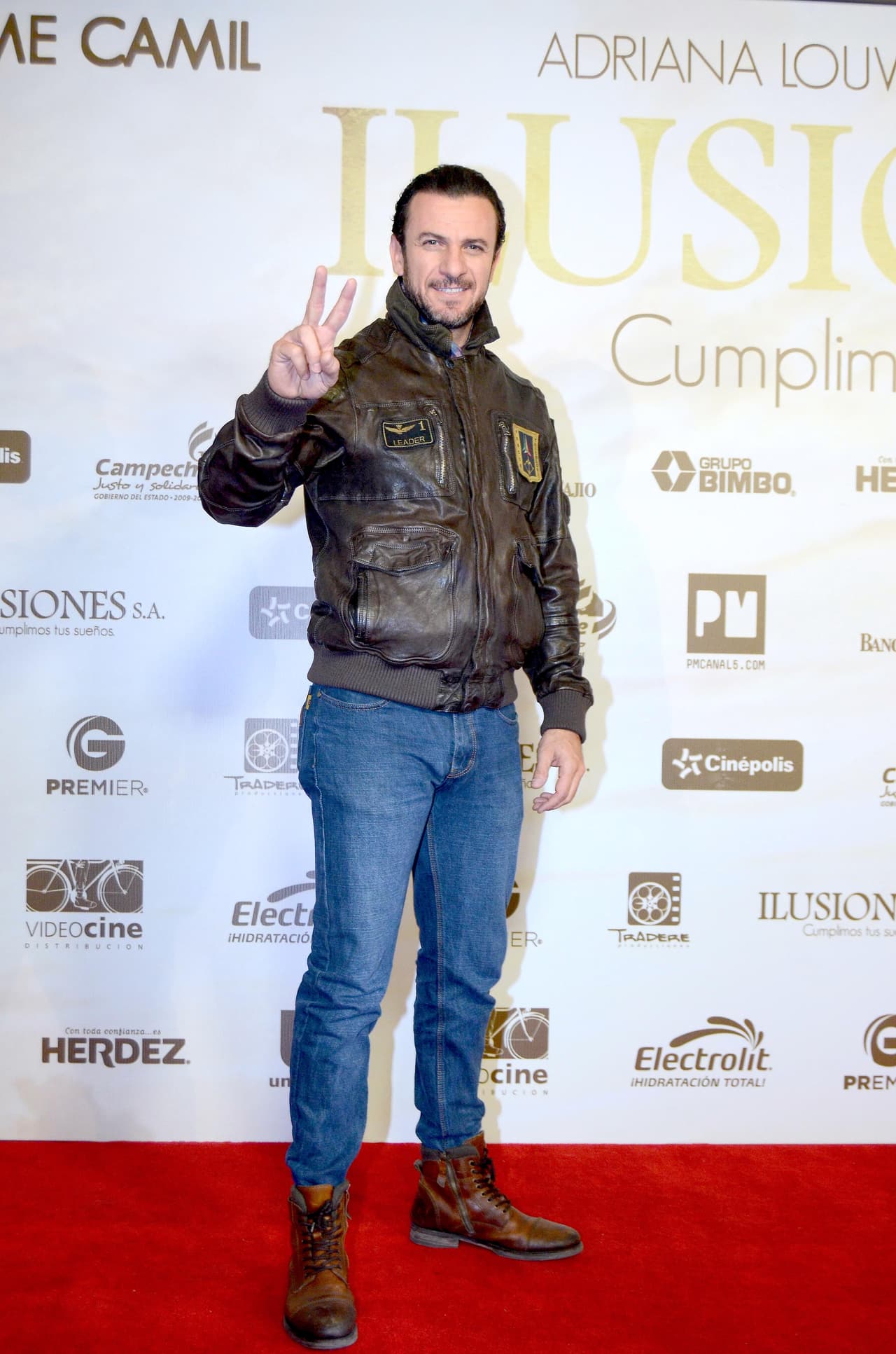 "Fue un accidente corazón, de verdad que se le atoró el reloj, porque él lo usa en la mano derecha, lo ensayamos muchísimo y nos había salido perfecto y a la hora de meter el golpe, pasa muy bien el puño pero el reloj se atora. Fue un accidente", explicó Alejandro en El Gordo y La Flaca.