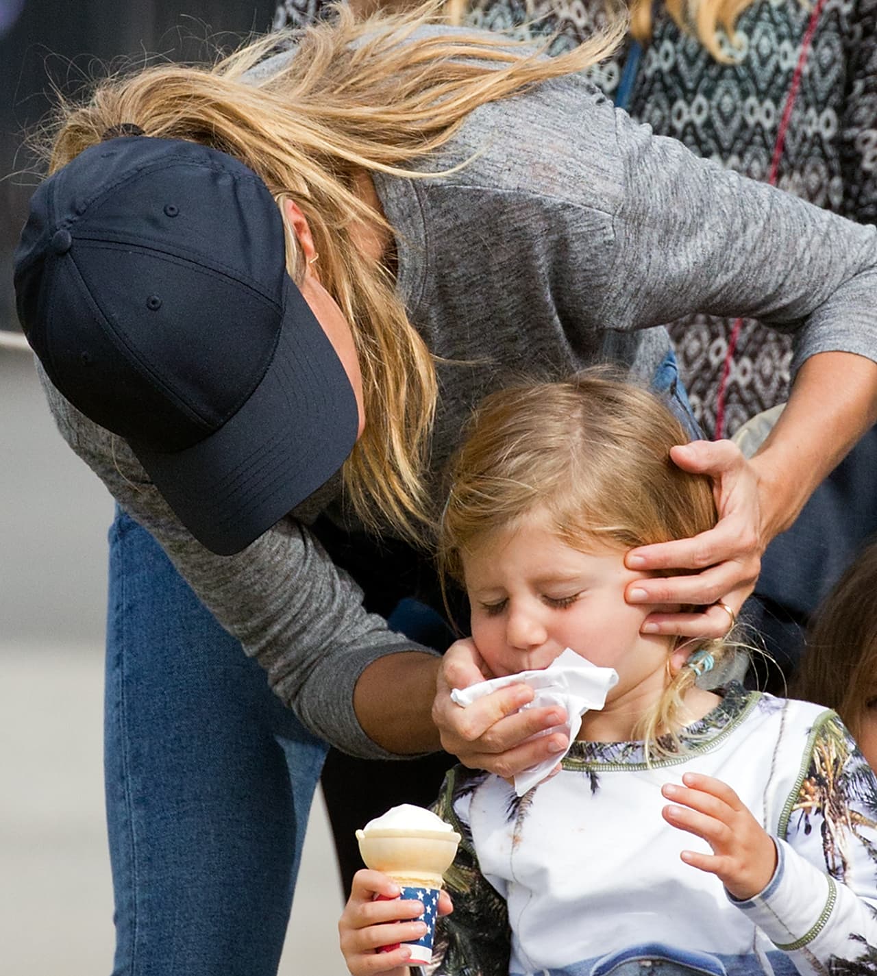 Disfrutó de su heladito junto a su hija Vivian.