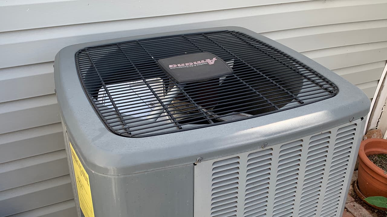 Después le das click en “Buscar por ciudad” y te aparecerán todas las personas o empresas con ese nombre y hay que asegurarte que tengan licencia para operar.