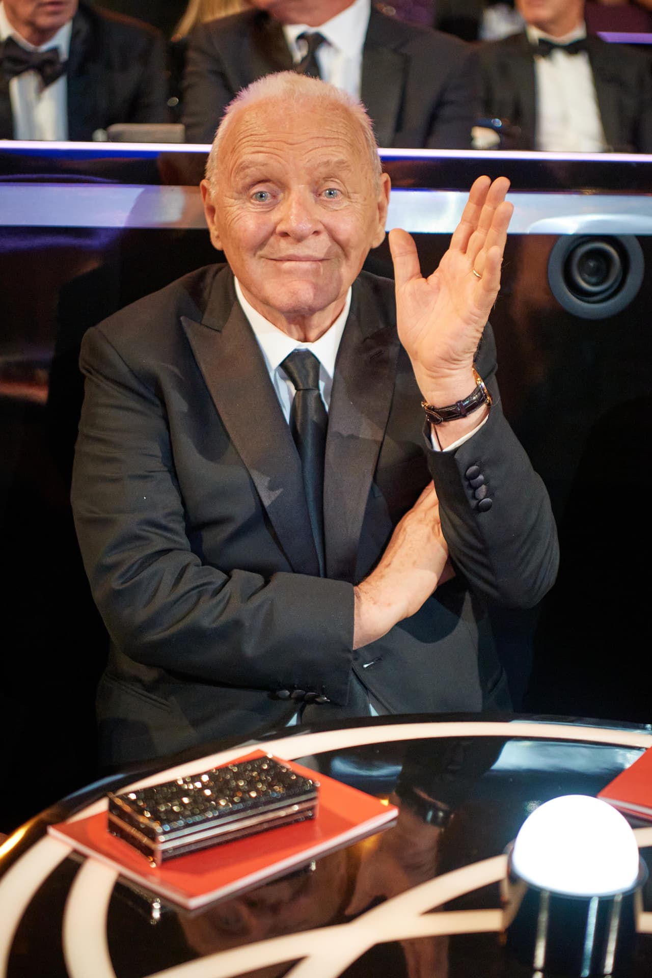 Anthony Hopkins se llevó una gran ovación cuando salió a presentar el premio a la Mejor Actriz, pero antes, estuvo muy atento a la gala desde su asiento. 
<br>