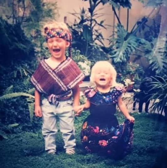 Las niñas solían decirle "pelos de elote" para molestarla, pero a Angelique esto no la afectaba en lo más mínimo.