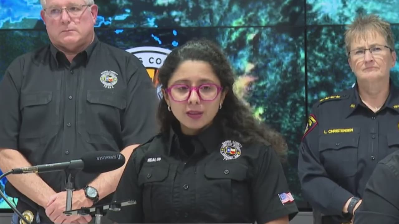 Ante la llegada del sistema tropical Beryl, la jueza del condado de Harris, Lina Hidalgo, anunció este domingo que la situación es de alerta 1, el máximo nivel. Hidalgo afirmó que puede haber daños en propiedades e infraestructura eléctrica, entre otros, pero no en la torre de transmisión. Entretanto, los comisionados dijeron que están en alerta, especialmente en los precintos 2 y 3, donde se estima elevado oleaje e inundaciones.