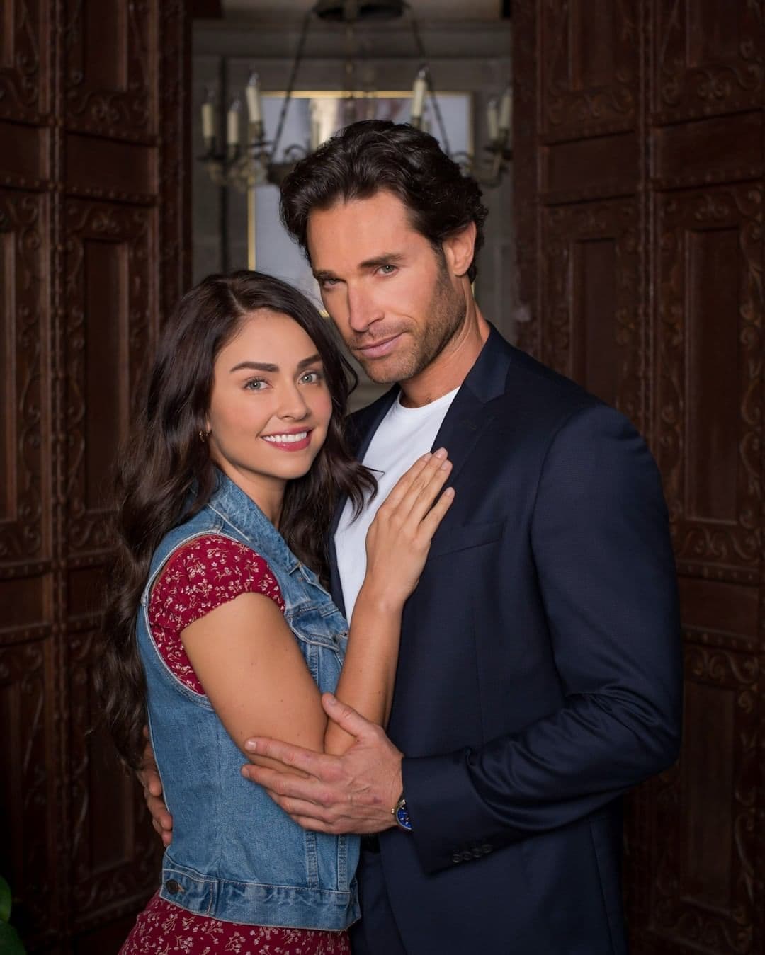<b><a href="https://www.univision.com/temas/claudia-martin">Claudia Martín</a> y <a href="https://www.univision.com/temas/sebastian-rulli">Sebastián Rulli</a></b> protagonizarán el melodrama que catapultó a la fama a
<b>Verónica Castro y Rogelio Guerra</b> a finales de la década de 1970.