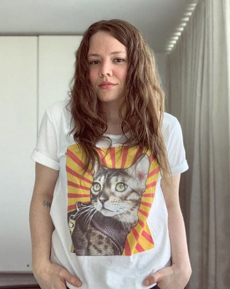 "Les deseo 
<b><a href="https://www.univision.com/famosos/joy-huerta-comparte-cual-cancion-de-cuna-le-canta-a-su-hija-noah-y-no-es-cualquiera-fotos" target="_blank">que el amor toque a su puerta</a> </b>y le abran sin miedo... que sin pensarlo tanto: dejemos entrar un poquito de amor". 
<br>