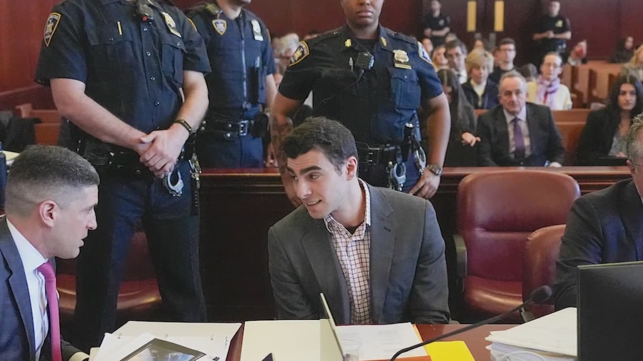 Defensa de Luigi Mangione busca retrasar su juicio federal hasta 2027