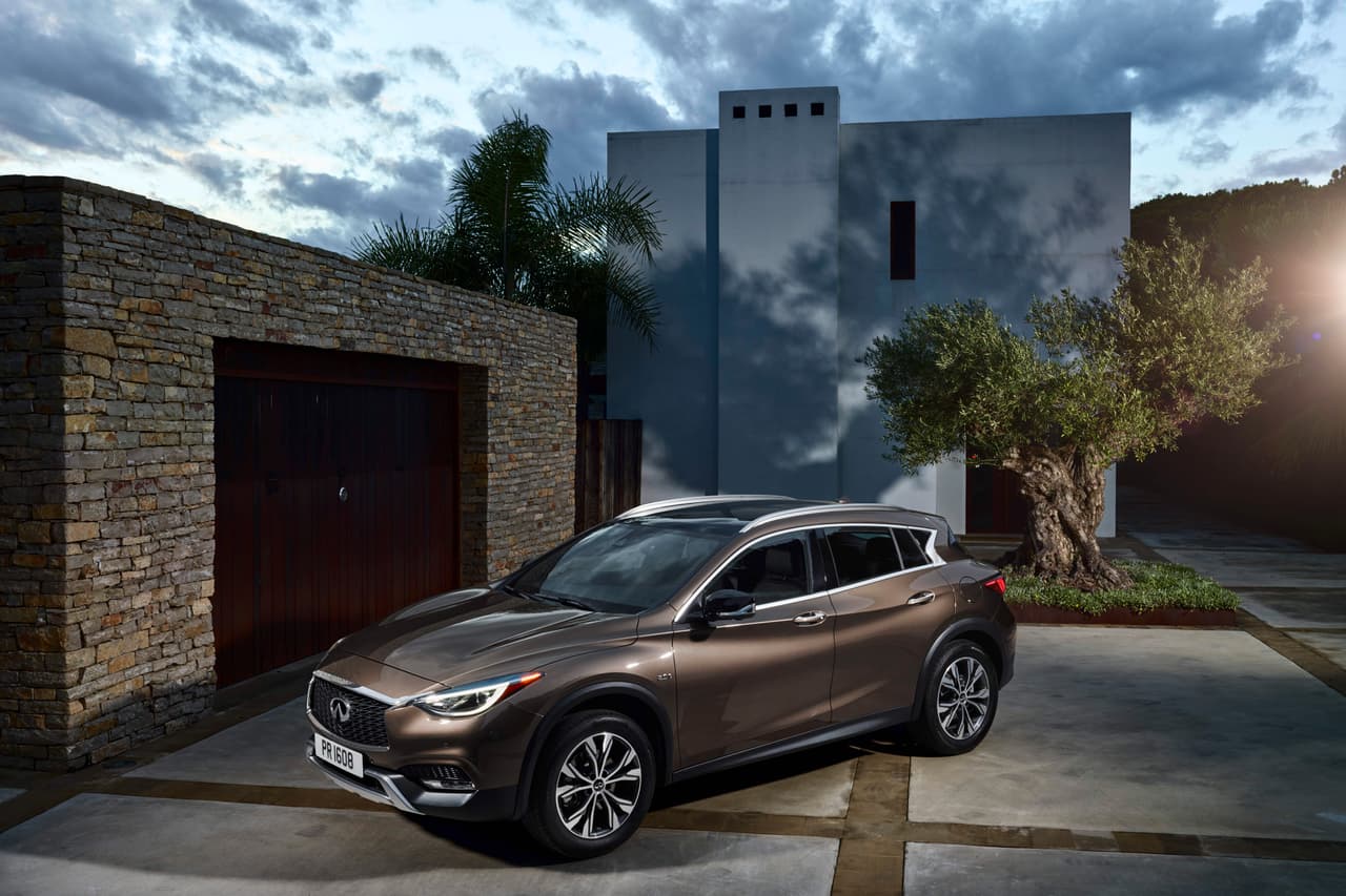 Siguiendo el espíritu del QX30 que fue presentado en el Salón de Ginebra como prototipo, el nuevo Infiniti QX30 2017 procura seducir al público joven en busca de aventura y exclusividad.