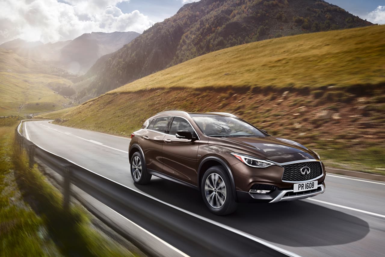 La división de lujo de Nissan dice que su nueva QX30 2017 amalgama las líneas elegantes de un coupé con las de un vehículo todoterreno.