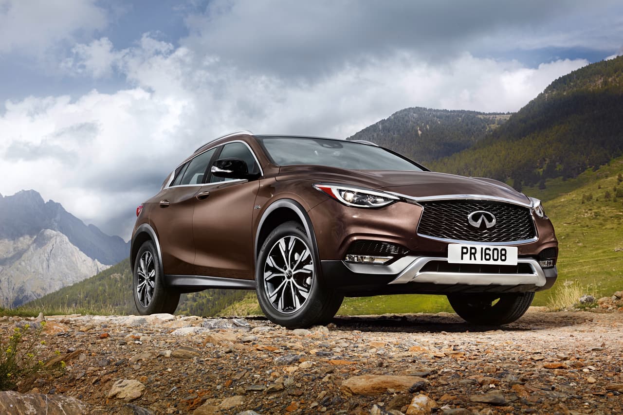 Infiniti QX30 2017 debutó el pasado mes de noviembre en el Auto Show de Los Angeles 2015. Se trata de una mini crossover basada en la Mercedes-Benz GLA que busca conseguir el equilibrio entre un vehículo de transporte personal y un legítimo crossover que le viene tan natural a su gemela mecánica. De lograrlo, el potencial atractivo para el público joven premium es tremendo.
