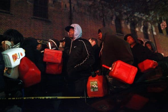 El gobierno de la ciudad informó la víspera que ha abierto 15 albergues para damnificados, así como seis centros donde gente afectada puede solicitar ayuda económica de emergencia.