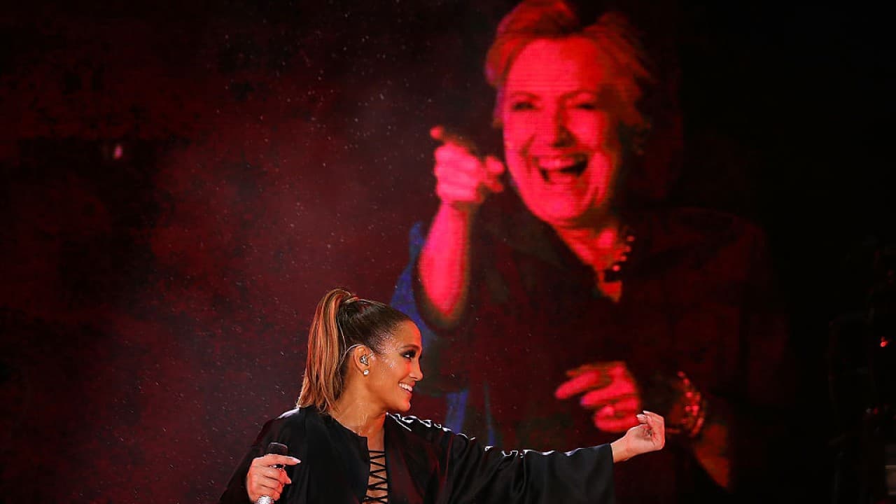 Clinton tells Miami concert "Let's get loud at the voting booth"