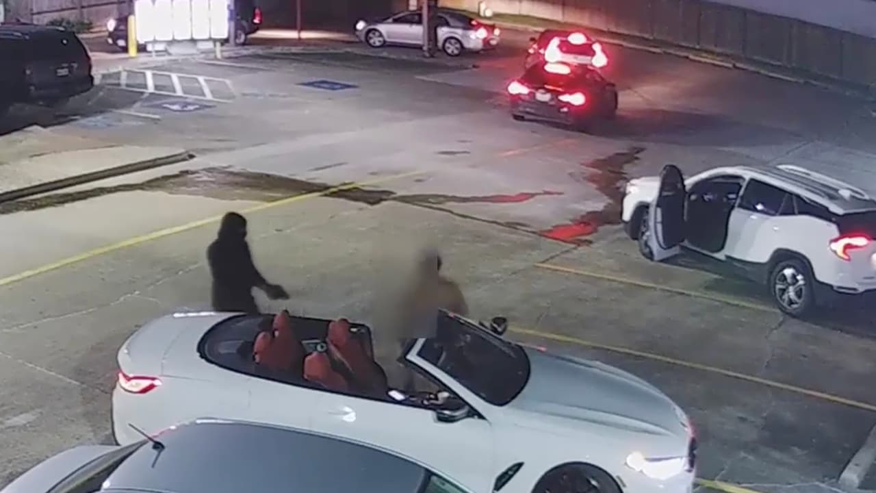 Hombre sobrevive a siete heridas de bala tras resistirse a ser robado en su vehículo