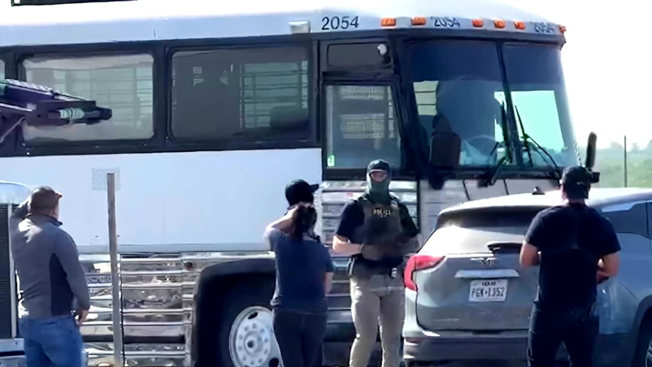 Múltiples arrestos tras operativo de ICE en gasolinera de Mustang Ridge
