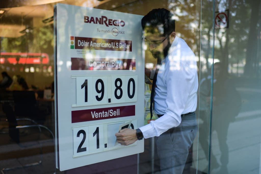 <b>1. <a href="https://www.univision.com/temas/mexico-city">México.</a> </b>El país recibió
<b> </b>un total de $42,900 millones, una cifra muy superior a la registrada por otras naciones de la región. La razón, dice el Banco Mundial, se debió a que un débil peso mexicano estuvo fluctuando durante todo el inicio de la pandemia de 
<a href="https://www.univision.com/temas/coronavirus">México</a>.