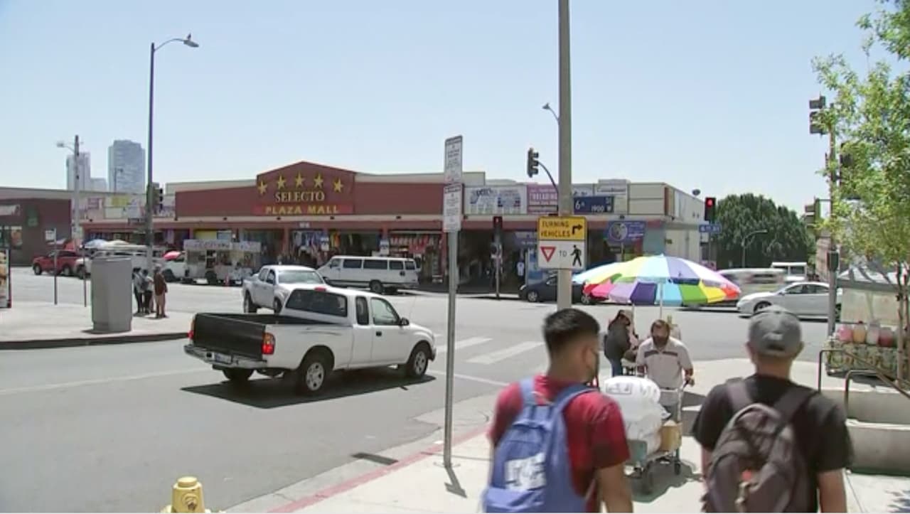 "Ese día mi hermano salió a la una de la tarde, se vino en el Metro que vino a salir aquí en la estación de Alvarado, del Metro Subterráneo", cuenta Douglas, de 29 años.