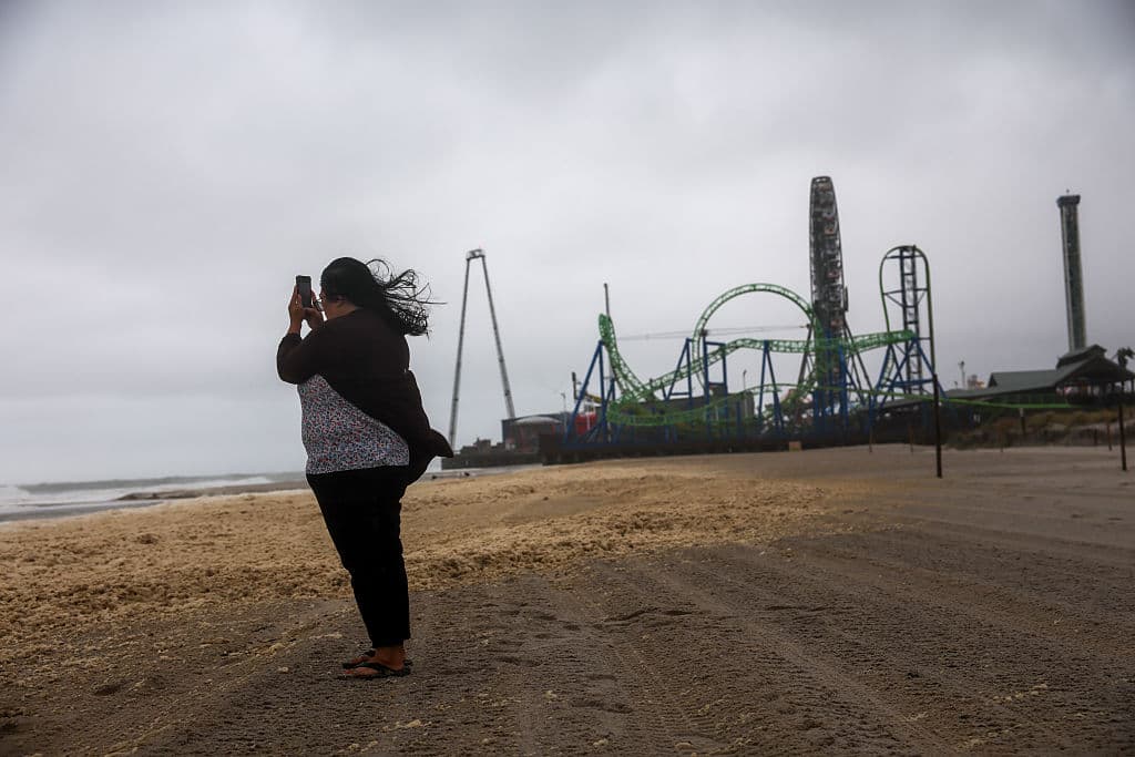 Sin embargo, 
<b>sus efectos continuarán sintiéndose en toda la región costera durante los próximos días.</b>