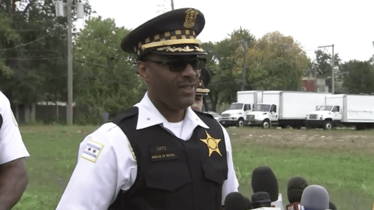 Autoridades de Chicago comentaron sobre el oficial de policía atropellado.