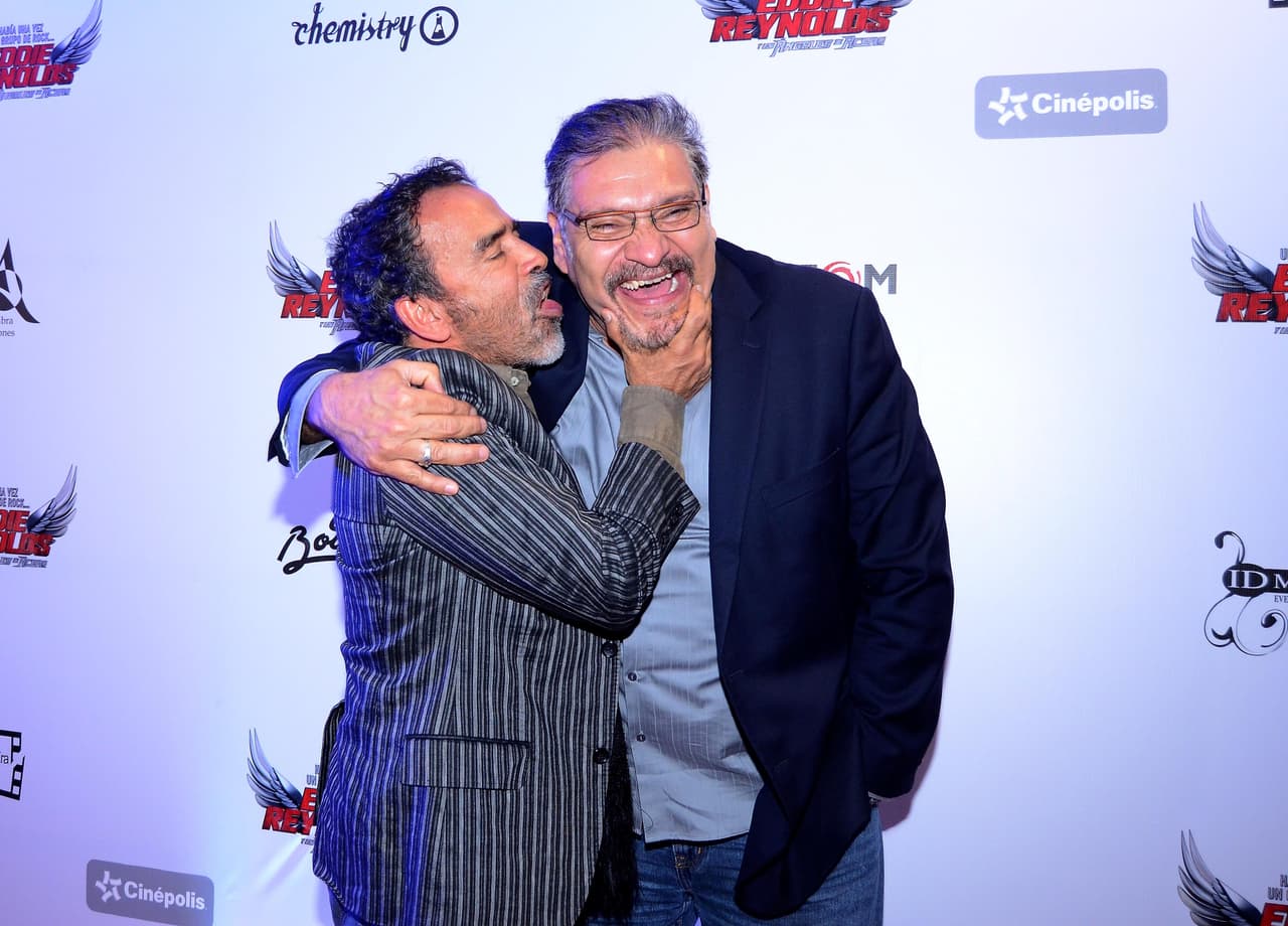 En televisión, Cosío ha actuado en series como 'Los Héroes Del Norte', 'S.O.S.: Sexo y otros secretos' y 'Kdabra'.