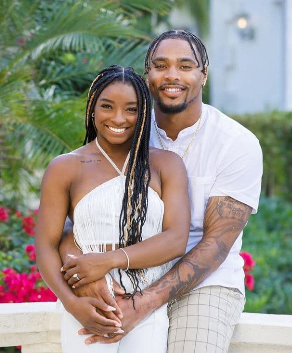 <b>#14 Simone Biles y Jonathan Owens</b>
<br>La gimnasta y el jugador de fútbol americano reafirmaron su amor, el cual ya cuenta con anillo de compromiso y boda la vista, al llevar trenzas a juego.