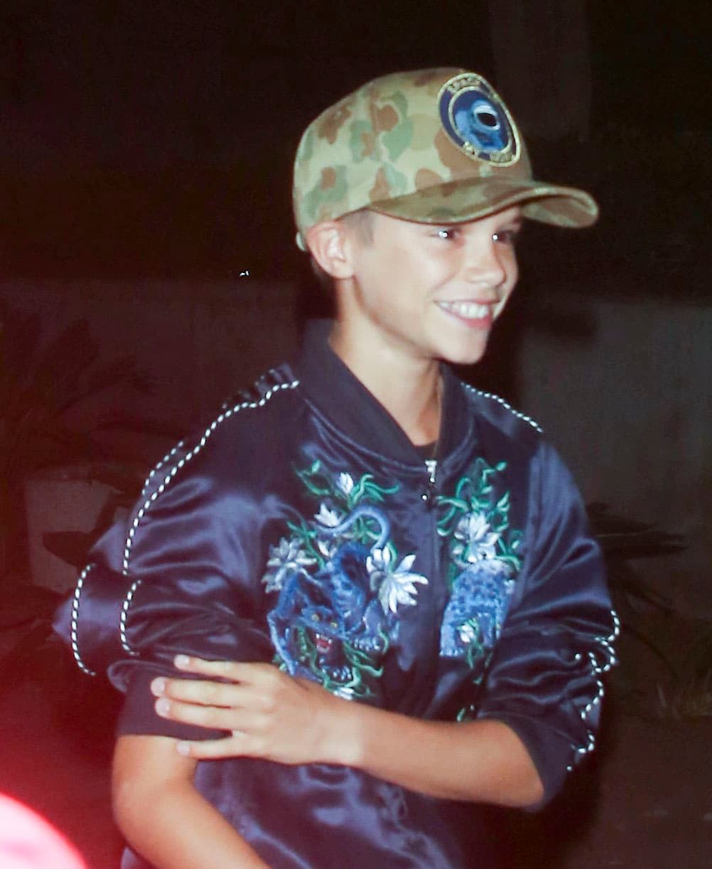 David y Victoria han pedido a los paparazzi que no retraten al pequeño haciendo uso del flash pues esto podría provocarle una crisis.