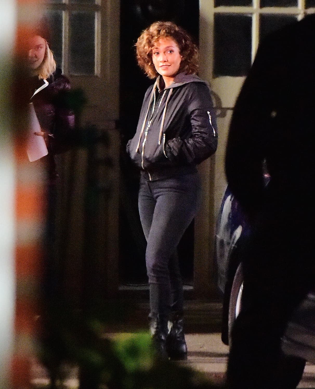 Se presentó en el set de 'Shades Of Blue'.