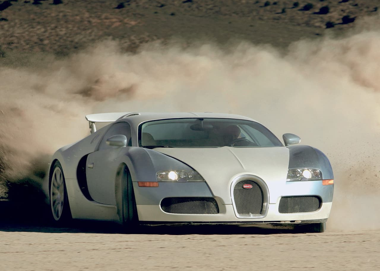 <h3 class="cms-H3-H3"><b>5. Bugatti Veyron</b></h3>
<br>
<br>
<b>Capacidad del tanque: </b>26.4 galones
<br>
<b>Costo estimado para llenar el tanque:</b> $108
<br>
<b>Consumo de combustible:</b> 10 mpg en trayecto combinado