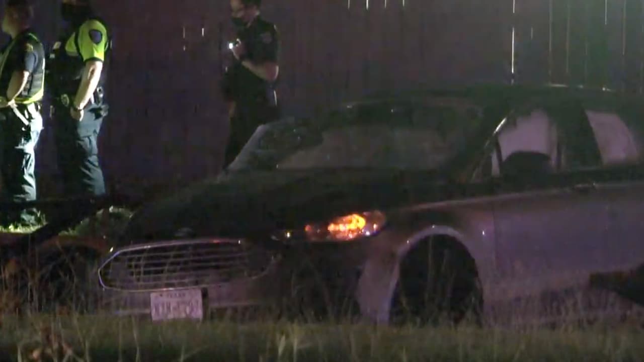 Se estrelló contra un Ford Fusion que intentaba dar la vuelta de 
<b><a href="https://www.google.com/maps/place/Chimney+Rock+Rd+%26+Gasmer+Dr,+Houston,+TX+77035/@29.6509633,-95.4840206,17z/data=!3m1!4b1!4m5!3m4!1s0x8640e98b6be60493:0x25aae9477bfa71eb!8m2!3d29.6509633!4d-95.4818319" target="_blank">Gasmer to Chimneyl Rock</a></b>.