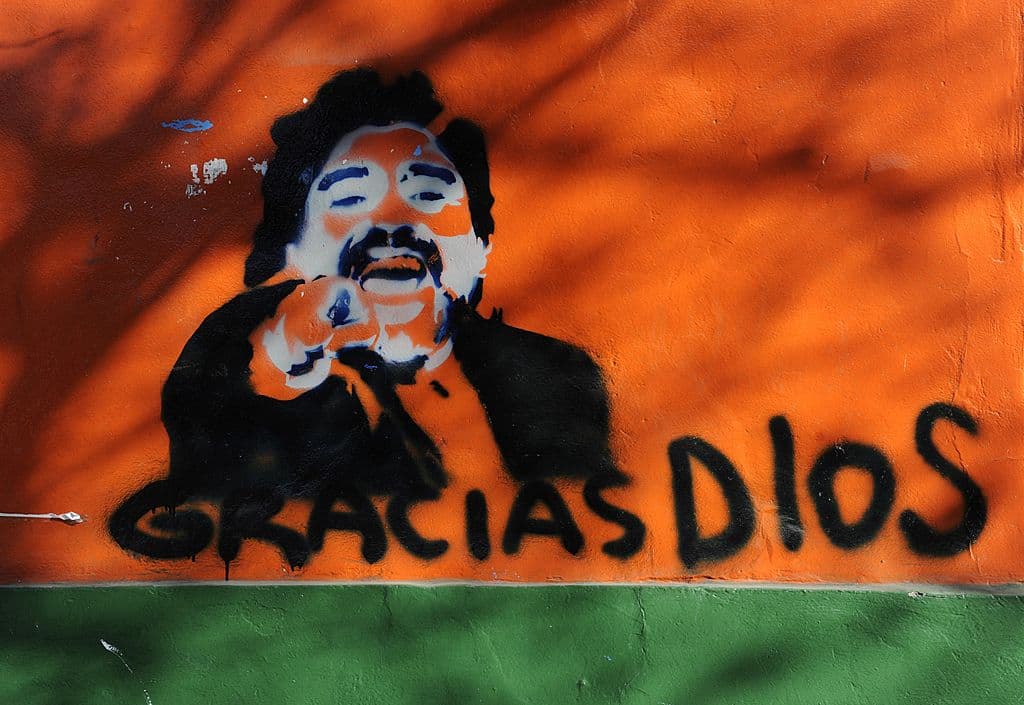 Una barda en Mendoza, Argentina aparece con un esténcil en honor al entonces entrenador de la Selección Nacional.