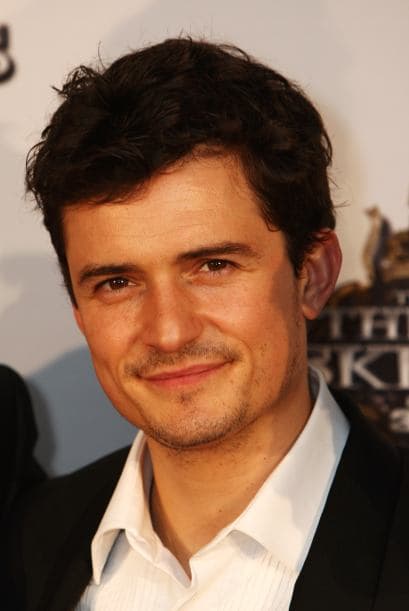 ORLANDO BLOOM- Uno de los primeros trabajos de este guapo actor fue encargado de un puesto en una feria de pueblo. Nadie se hubiera imaginado que detrás de ese joven se encontraba un gran actor.
