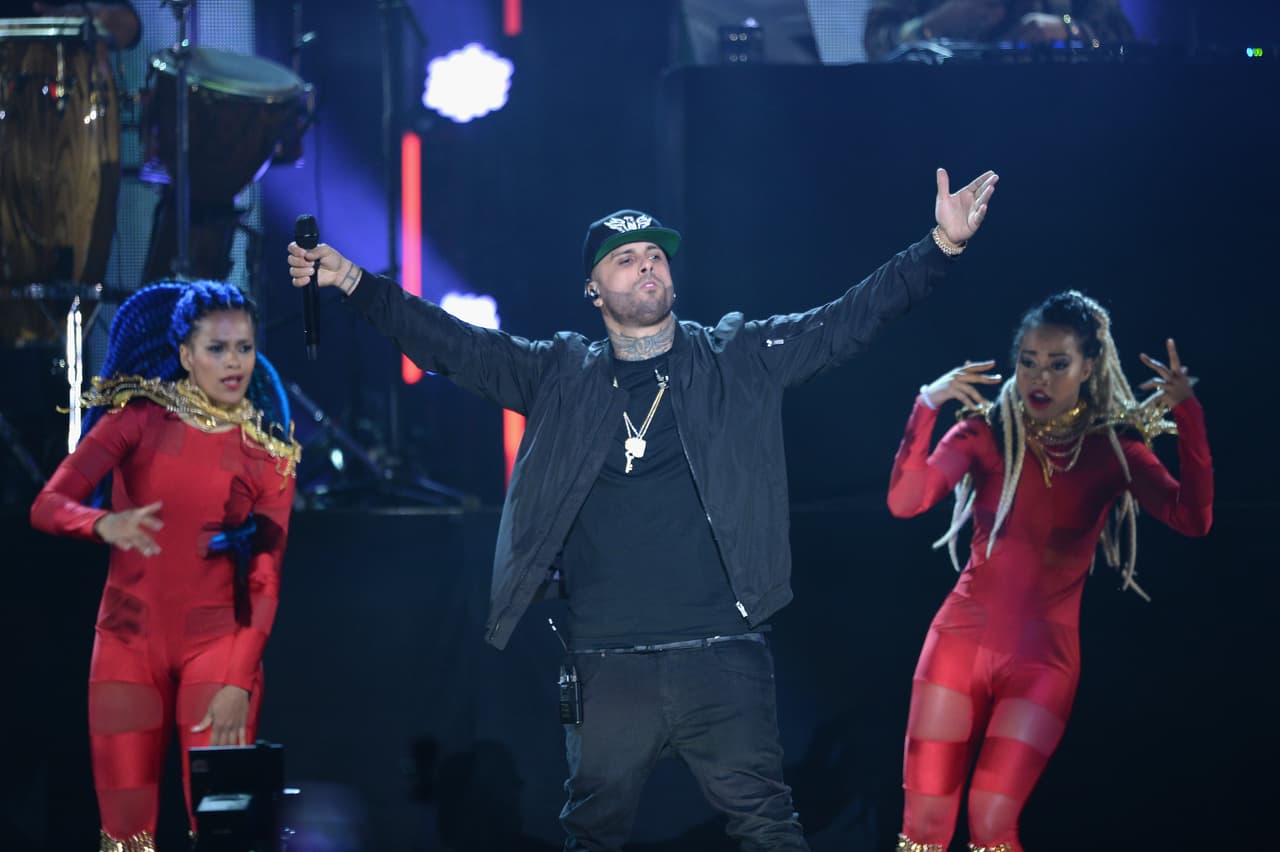 <b>2- Nicky Jam:</b> Un comeback impresionante. El reggaetonero ha arrasado con 'El Perdón' con Enrique Iglesias, 'Hasta el amanecer' y grabó una nueva versión de 'Pies a cabeza' con Maná. Ahora se corona como el artista latino #2 en Spotify de 2016 en Estados Unidos y el #107 más escuchado a nivel global.
