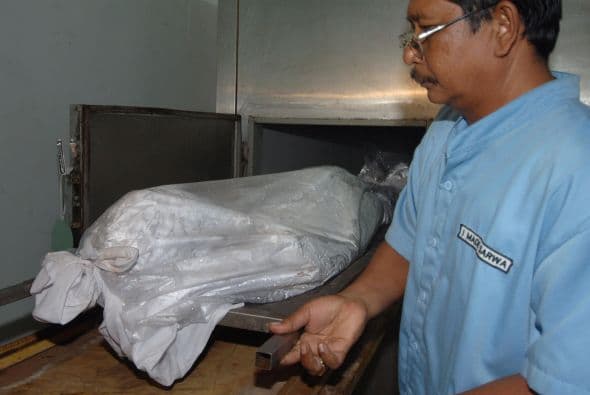 Además de ser responsable de los accidentes automovilísticos que mayormente causan la muerte a jóvenes, ingerir bebidas alcohólicas origina lesiones, secuelas mentales, psicológicas y emocionales; deriva en violencia familiar y genera importantes costos a las familias y a la sociedad en general.