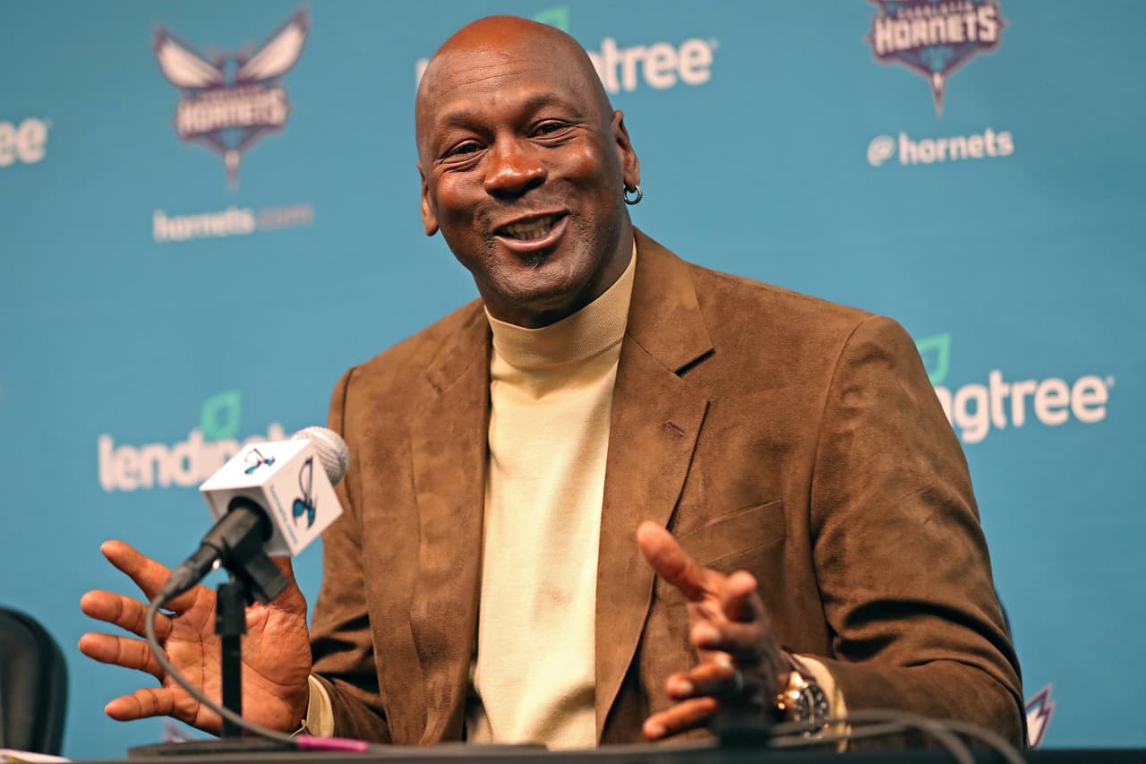 Para este 2019 consiguió llevar a Charlotte el NBA All-Star Game en otra muestra de su gran cariño por la región. 
<b>"Esta es una ciudad única y pequeña, y a todos les gustará regresar y visitarla, incluso cuando el All-Star Game no esté aquí. </b>Los que vivimos aquí entendemos que es un lugar divertido para estar. Es pequeña, no es New York, Los Angeles o Chicago, pero igual puedes hacer muchas cosas y conocer gente divertida",dijo en la presentación del juego.