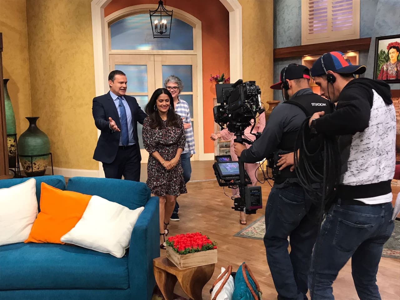 La actriz mexicana llegó feliz a presentarnos su nueva película.