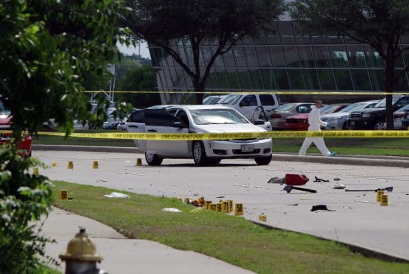 Un equipo de SWAT respondió en segundos. Los sujetos fueron ultimados antes de que ejecutaran su plan. Varios departamentos de policía del área respondieron en apoyo a la Policía de Garland.
