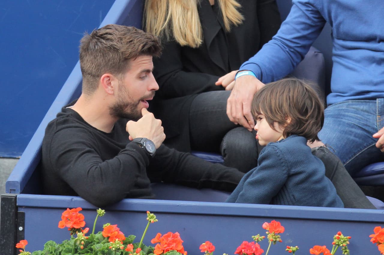 A veces el pequeño Milan hace tremendos pucheros, pero Piqué sabe cómo tranquilizarlo.