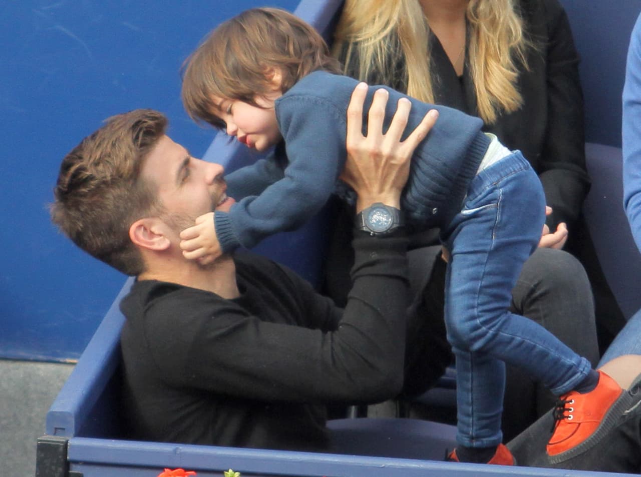 Gerard es muy amoroso y se desvive por sus hermosos hijos.