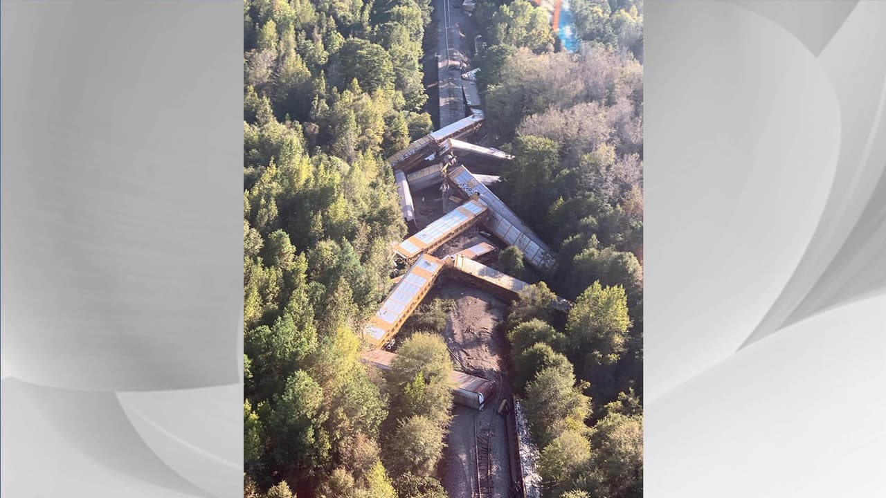 Tren se descarrila al sur de Atlanta y ocasiona fuga de gas