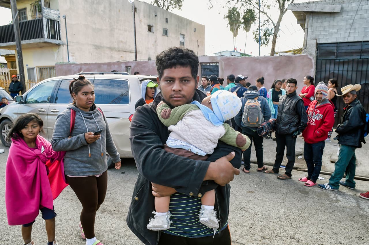 Organizadores de la caravana han dicho que los siguientes pasos se darán a conocer una vez que llegue el resto de los migrantes a la frontera.