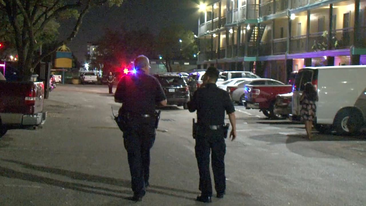Hallan a una joven de 16 años baleada al suroeste de Houston