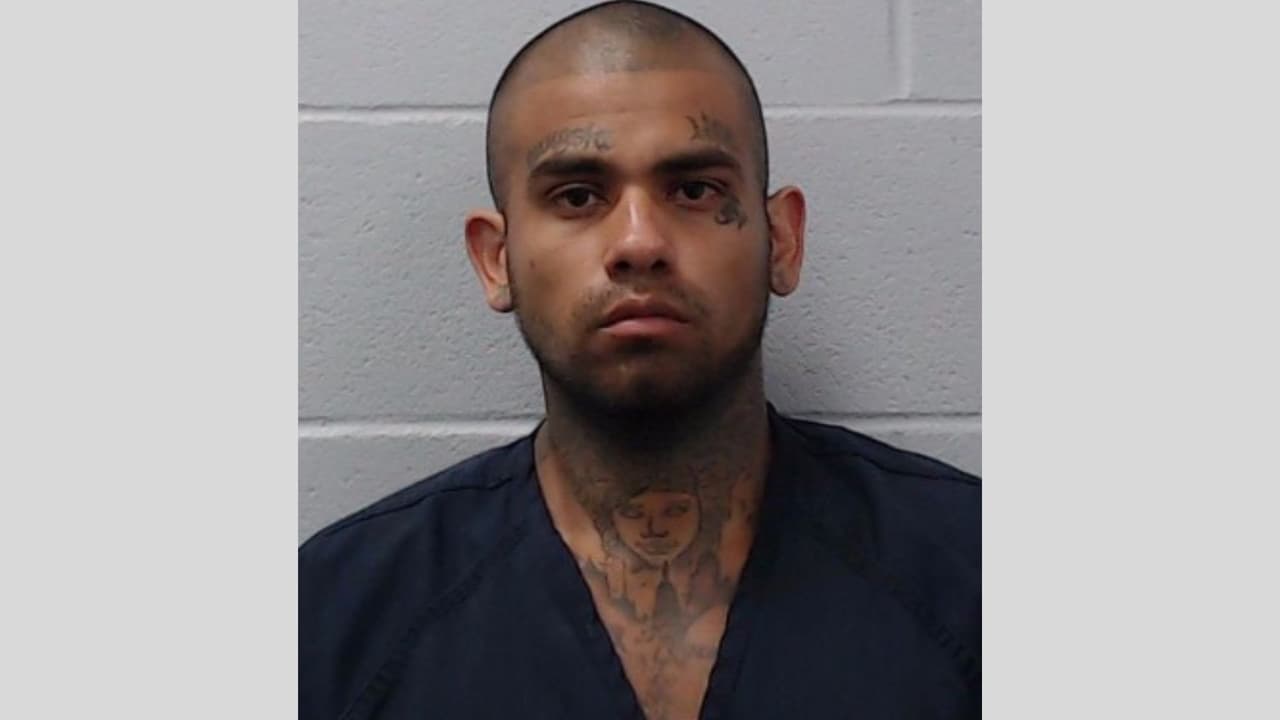 Un hombre es capturado por equipo SWAT tras amagar a una mujer con un rifle en Kyle