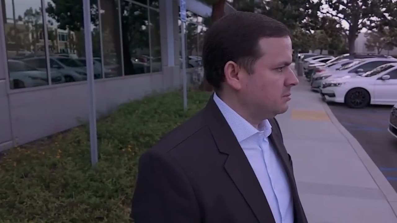 Venezolano acude a cita de asilo en California tras detención de su esposa