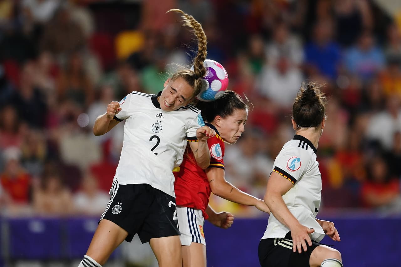 España peleó pero no logró abrir el arco rival.